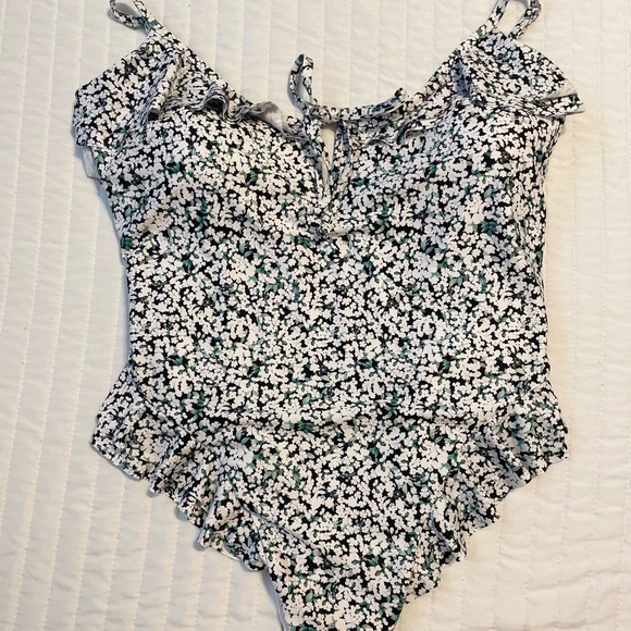 H&M Bathing Suit One-piece HiCut - Picture 3 of 3